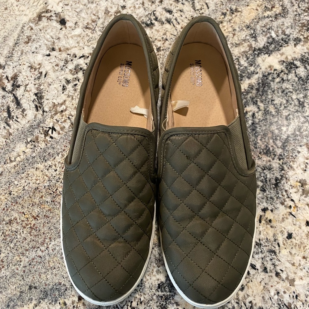 Mossimo Dark Green Quilted Sneakers- SZ 9